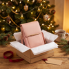 Roze Portella als cadeau bij de kerstboom