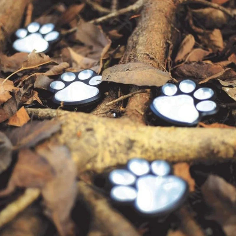 PawLux™ - Geef je tuin karakter met een zachte pootafdruk-gloed op zonne-energie.